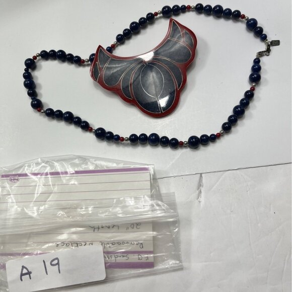 Vintage Red & Blue Beaded Necklace With Artistic Pendant A19 - Picture 7 of 7